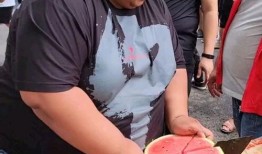 免费给志愿者吃瓜,志愿者的甜蜜回馈